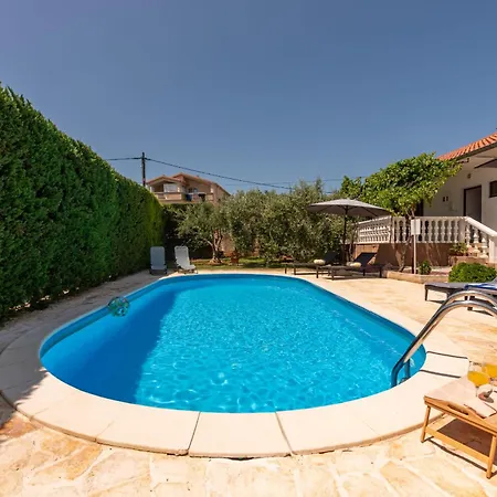 فيلة Pine Zadarvillas تشوكييتزا