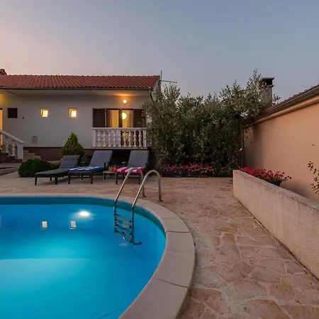 Pine Zadarvillas تشوكييتزا