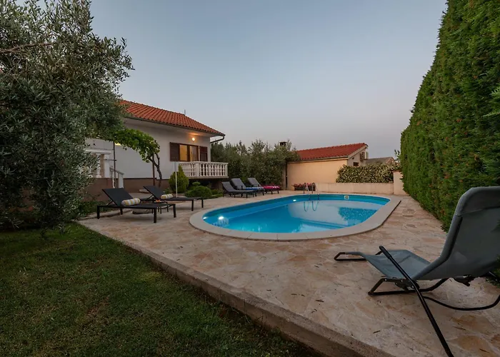 Pine Zadarvillas וילה *